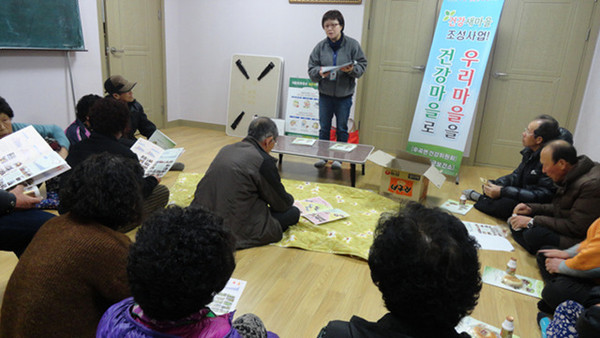 ▲ 고령군이 건강취약지역을 대상으로 건강새마을조성사업 추진을 위해 18개 마을별로 사업취지를 설명했다. ⓒ고령군 제공