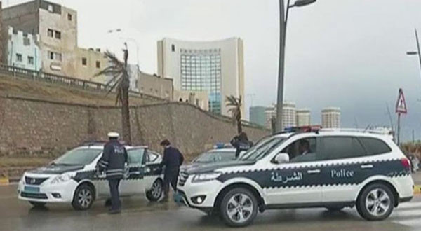 27일 오전 10시경(현지시간) ISIS 지지세력이 리비아 트리폴리의 코린시아 호텔을 습격했다. 사진은 현장에 출동한 리비아 보안군. ⓒ美폭스뉴스 보도화면 캡쳐