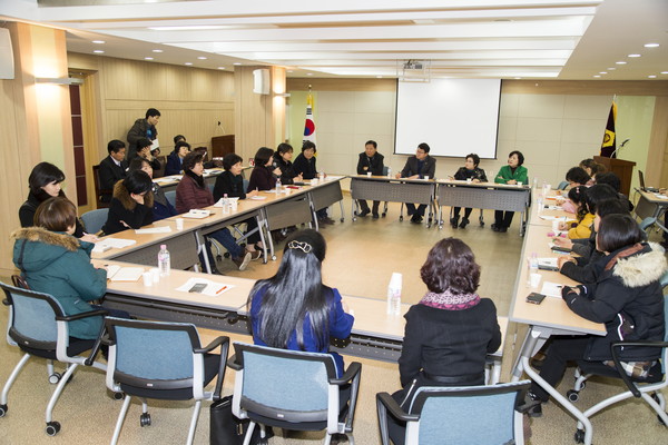 ▲ 도의회 행정보건복지위원회(위원장 황이주)는 지난 27일 올해 첫 일정으로 (사)경상북도 장애인부모회(회장 김신애)와 장애인복지정책에 대하여 간담회를 가졌다.ⓒ도의회 제공