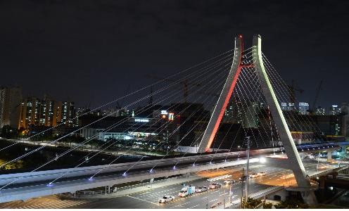 ▲ 신천 횡단교 야간경관조명 전경ⓒ대구시 제공