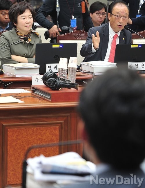▲ 새누리당 송영근 의원(오른쪽) ⓒ뉴데일리 정재훈 사진기자