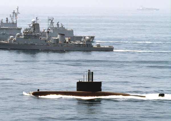 ▲ 항진중인 209급 잠수함ⓒ해군