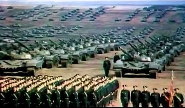 2014년 러시아 극동군구 제병합동훈련의 모습. 15만 5,000여 명의 병력, 4,000여 대의 탱크, 632대의 항공기가 투입되었다고 한다. ⓒ훈련 당시 모습 유튜브 영상 캡쳐