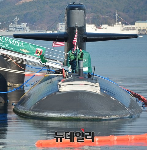 ▲ 2일 잠수함 사령부 창설식에 참석한 미해군 원자력 추진 잠수함' 올림피아호' 올림피아호는 오는 5일 우리해군 잠수함과 함께 연합훈련을 실시할 예정이다.ⓒ뉴데일리 정상윤 사진기자