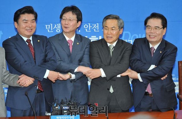 ▲ 사진 왼쪽부터 새누리당 원유철 신임 정책위의장, 유승민 신임 원내대표, 새정치민주연합 우윤근 원내대표, 백재현 정책위의장. ⓒ뉴데일리 이종현 기자