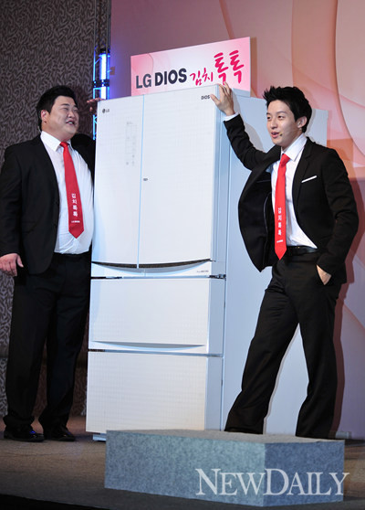 ▲ 개그맨 허경환이 배우 김민준과 친한사이임 '냉장고를 부탁해'를 통해 밝혀 화제가 되고 있다. ⓒ뉴데일리 정상윤 기자