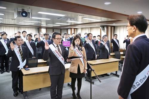 ▲ 중기중앙회 임직원들이 공명선거를 다짐하는 선서를 하고 있다. ⓒ중기중앙회