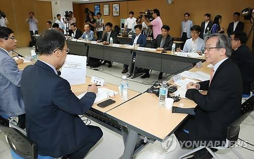 ▲ 건강보험 개혁을 주도해온 기획단 회의 모습(맨 오른쪽이 이규식 위원장)ⓒ