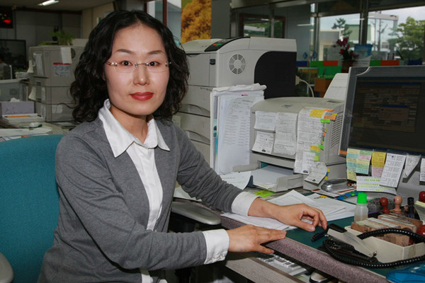 ▲ 이달의 공무원에 안전과 실무관 옥은정씨가 선정됐다.ⓒ의성군 제공