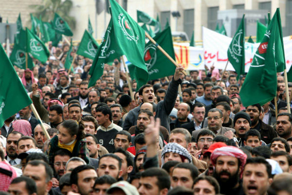 ▲ 무슬림 형제단 지지자들이 시위를 벌이는 모습. ⓒ美안보정책센터 홈페이지 캡쳐