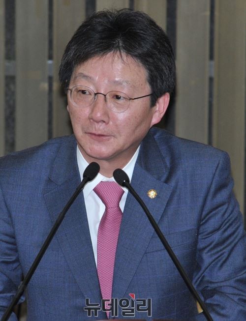 ▲ 새누리당 유승민 원내대표는 4일 야당의 개헌제안에 