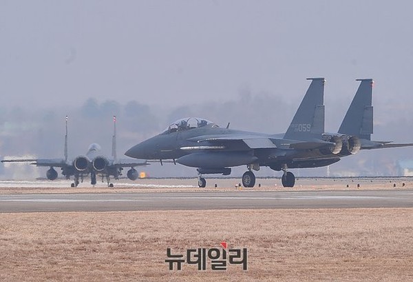 ▲ 전역급 종합전투훈련인 '소어링 이글'에 참가중인 F-15K 전투기.ⓒ뉴데일리 정재훈 사진기자