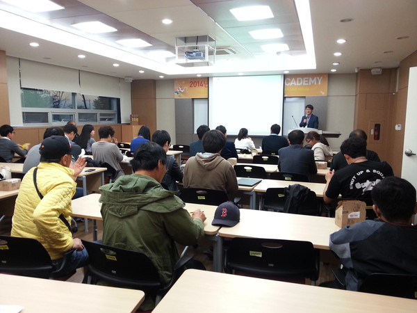 ▲ 대구대 사회적기업지원센터가 경산시와 공동으로 주민들의 사회적기업에 대한 관심을 높이기 위한 ‘사회적기업 아카데미’를 열고 있다.ⓒ대구대 제공