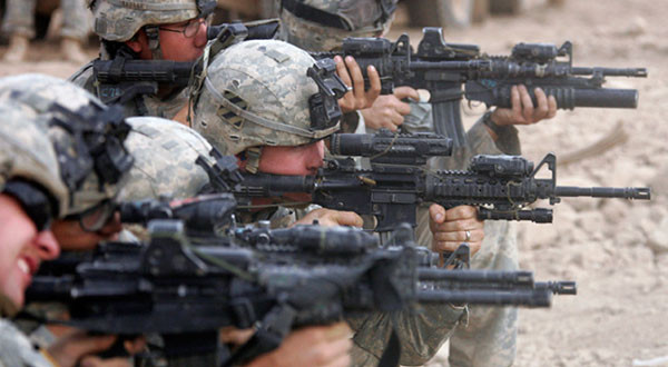 ▲ 이라크 전쟁 당시 사격훈련 중인 美육군 4사단. ⓒ폭스라디오 보도화면 캡쳐-美국방부