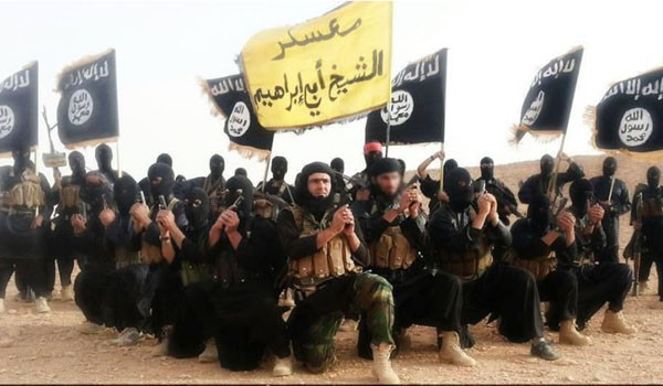 ▲ 선전영상 촬영을 위해 포즈를 취한 ISIS 소속 테러범들. ⓒISIS 선전영상 화면 캡쳐