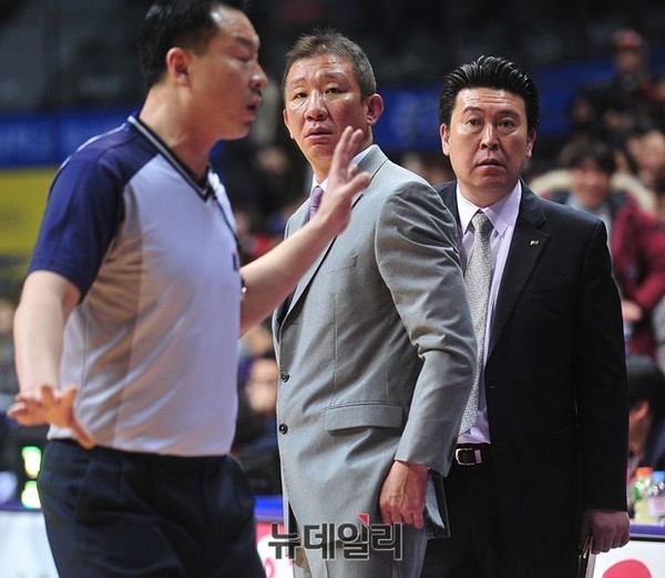 ▲ 허재 감독(가운데).ⓒ뉴데일리
