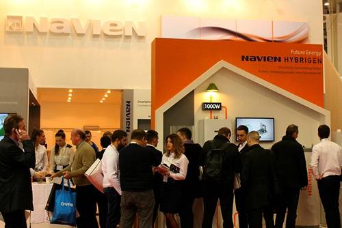 ▲ 많은 방문객들이 'Aqua Therm Moscow'의 경동나비엔 부스를 둘러보고 있다. ⓒ경동나비엔