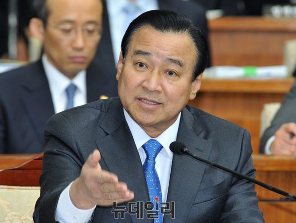 ▲ 이완구 국무총리 후보자가 11일 국회본청 246호 제3회의실에서 열린 인사청문회에 출석해 청문위원들의 질의에 답하고 있다. ⓒ뉴데일리 이종현 기자