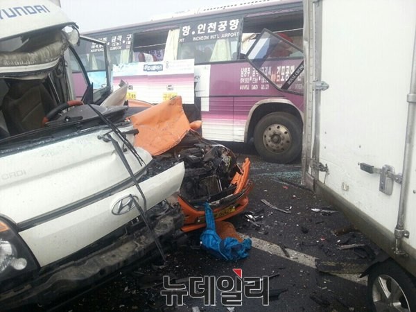 ▲ ▲영종대교 100중 추돌사고 현장사진 ⓒ 인터넷커뮤니티 캡쳐