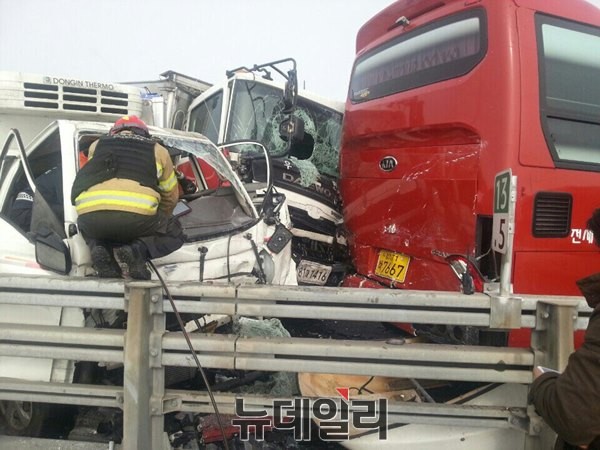 ▲ ▲영종대교 100중 추돌사고 현장사진 ⓒ 인터넷커뮤니티 캡쳐