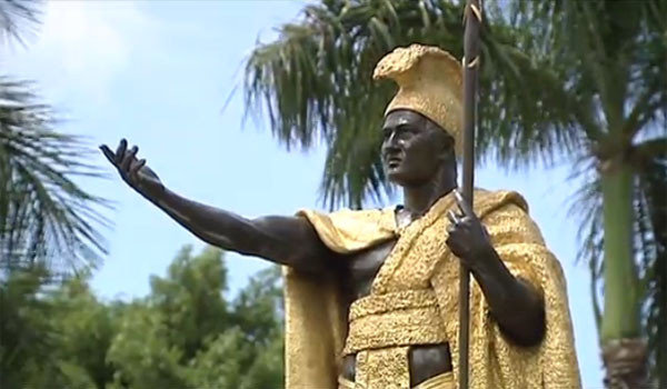 하와이 왕가의 시조 '카메하메하 1세'의 동상. 하와이 왕정복고 운동 단체들이 떠받드는 조상이다. ⓒKBS 2011년 9월 관련보도 캡쳐