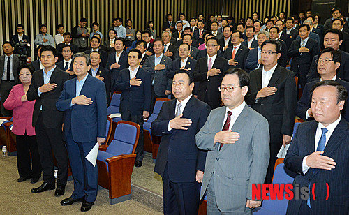 ▲ 새누리당 국회의원들의 의원총회. 좌익혁명을 막는 국민계몽과 입법이 시급하다.