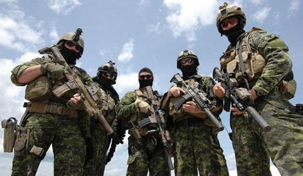 ▲ 포즈를 취한 캐나다 특수부대 JTF-2 대원들. ⓒ펑커 530 사이트 캡쳐