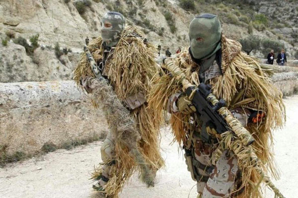 ▲ 스페인 특수부대 소속 스나이퍼들의 훈련 모습. ⓒ핀레스트 닷컴 캡쳐