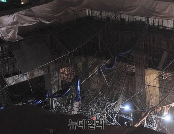 ▲ 지난 11일 오후 발생한 사당종합체육관 붕괴사고 현장.ⓒ뉴데일리 정재훈 기자
