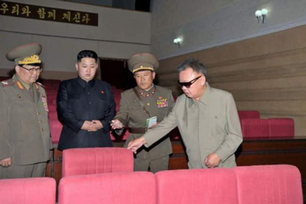 ▲ 김정일과 김정은. 김정일은 현재 미라 상태로 냉장보관 중이다. ⓒ北선전매체 보도화면 캡쳐