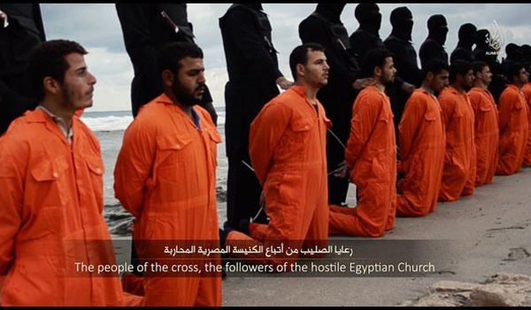 ▲ 15일(현지시간) 리비아 ISIS 지부가 공개한, 이집트 콥트교도 21명 참수살해 영상. ⓒISIS 선전영상 캡쳐