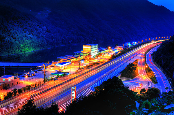 ▲ 금강휴게소 야경ⓒ한국도로공사 제공