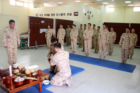 ▲ 아크부대원들이 설날을 맞이하여 합동 차례를 지내고 있다.ⓒ합참