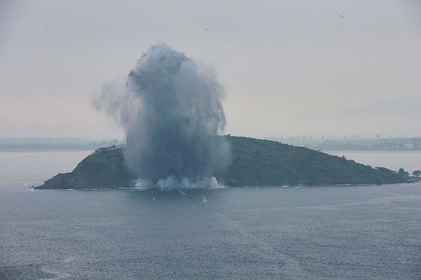 ▲ 北인민군이 '적들이 주둔한 섬'으로 가정한 섬에 포격을 가하는 장면. ⓒ北선전매체 화면캡쳐