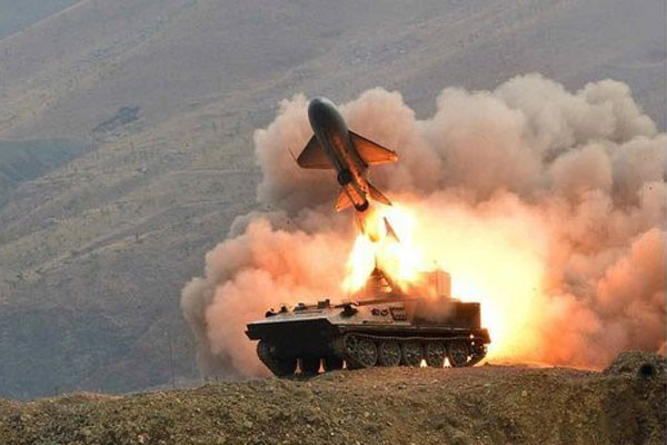 ▲ 北인민군은 이날 훈련 장면을 보도하면서 '실크웜' 지대함 미사일 발사 장면도 공개했다. ⓒ北선전매체 화면캡쳐