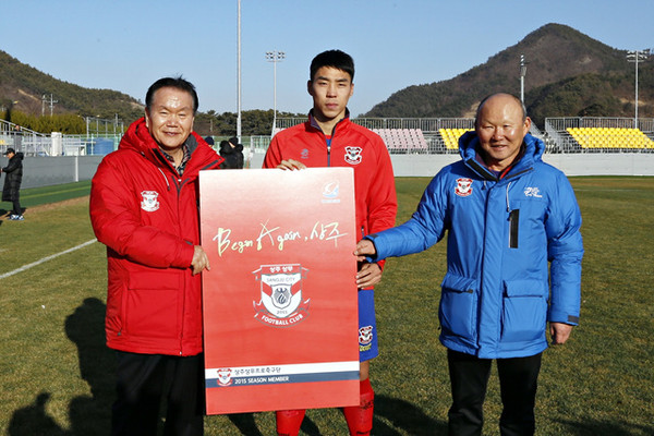 ▲ 경북 상주시가 상무프로축구단의 클래식 재승격을 위해 ‘바이(BUY)바이(BYE)챌린지’캠페인을 펼치고 있다.ⓒ상주시 제공