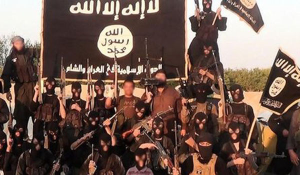 ▲ ISIS 조직원들이 기념사진을 찍느라 포즈를 취하고 있다. ⓒ지하드 워치 홈페이지 캡쳐