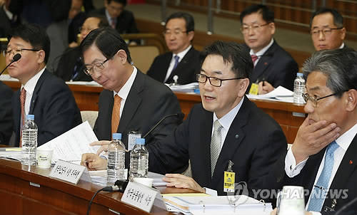 ▲ ⓒ이종호 사장 직무대행이 의원들의 질의에 답하고 있다/ 연합뉴스 제공