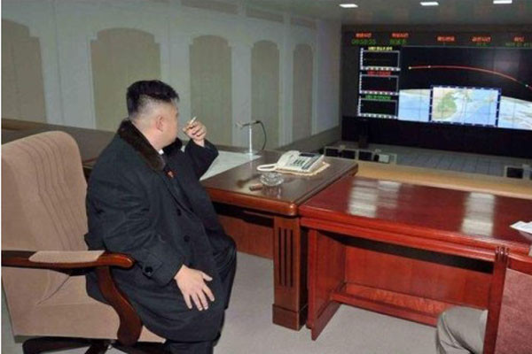 ▲ "이 새X들, 내가 얼마나 잘 해줬는데 튀어. 세상에 믿을 X 하나도 없어. 고모부도 그렇고…." 국정원에 따르면 최근 김정은은 탈북하는 계층이 확산되는 것에 대해 한탄했다고 한다. ⓒ北선전매체 보도화면 캡쳐