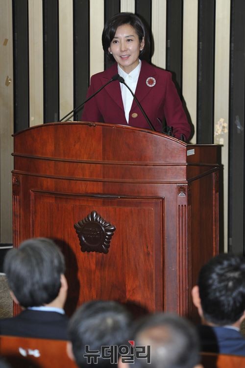 ▲ 국회 외교통일위원장 후보로 선출된 나경원 의원이 26일 국회에서 열린 새누리당 의원총회에서 인사말하고 있다.ⓒ뉴데일리 이종현 기자