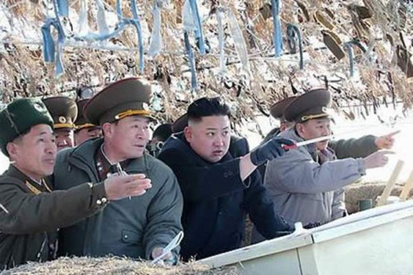 ▲ "저기 저게 지금 불타는 건가?" 김정은은 애비보다 더욱 잔인한 통치방법으로 북한 주민들의 원성을 사고 있다. ⓒ北선전매체 보도화면 캡쳐