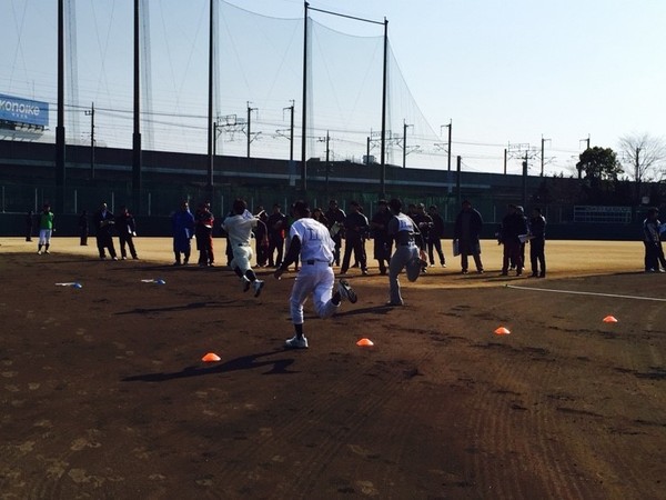 ▲ 100명가량의 선수들이 8개구단 스카웃트와 감독들이 지켜보는가운데 전력질주하는모습이 인상적이다ⓒ뉴데일리 최상인기자