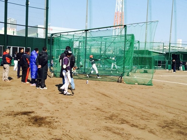 ▲ 100명가량의 선수들이 8개구단 스카웃트와 감독들이 지켜보는가운데 전력질주하는모습이 인상적이다ⓒ뉴데일리 최상인기자