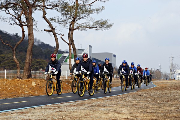 ▲ 낙동강 주변 개발 위한 자전거 투어 실시ⓒ상주시 제공
