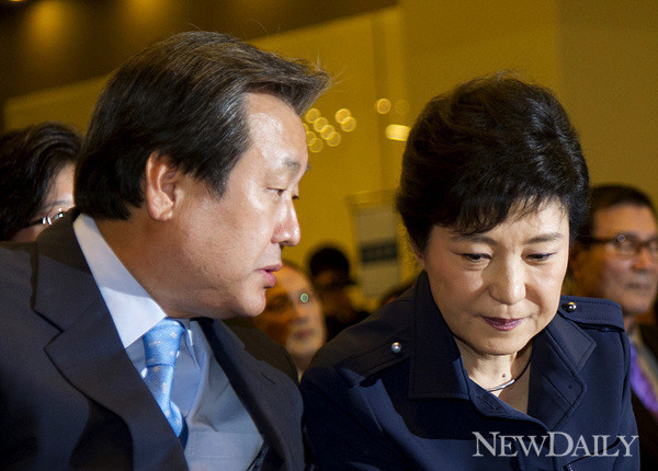 ▲ 박근혜 대통령(사진 오른쪽)과 새누리당 김무성 대표최고위원. ⓒ뉴데일리 사진DB