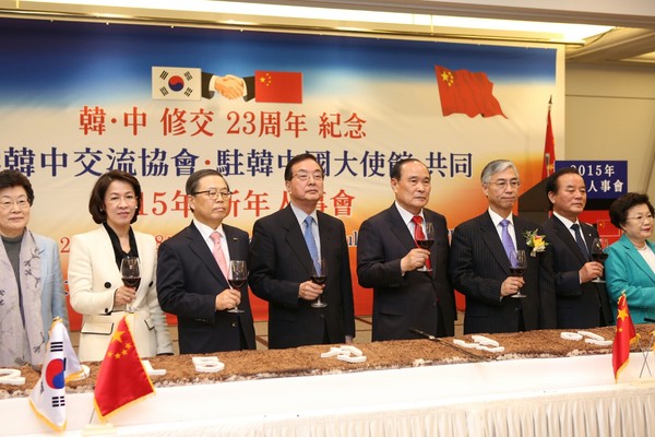 ▲ 남유진 구미시장, 21C한·중 신년인사회 참석해 중국 유커 구미유치 및 문화공연단 초청에 대한 논의를 전개했다.ⓒ구미시 제공