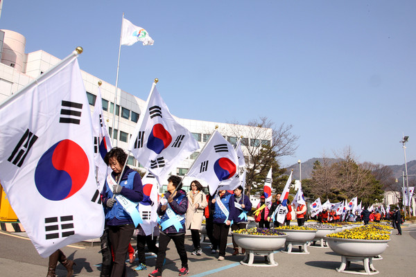 ▲ ⓒ뉴데일리창원시는 애국지사와 순국선열의 위업을 기리고 애국심을 드높이고자 국기게양일마다 태극기 달기 운동을 적극 추진