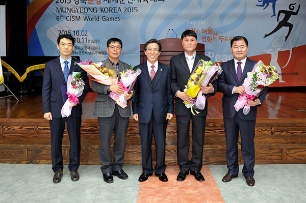 ▲ 성실납세자 표창을 수여했다.ⓒ문경시 제공