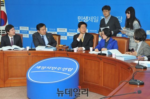▲ 새정치민주연합 공천관리위원회(위원장 양승조 사무총장)가 3일 오전 국회 당대표회의실에서 전체회의를 열고 있다. ⓒ뉴데일리 이종현 기자
