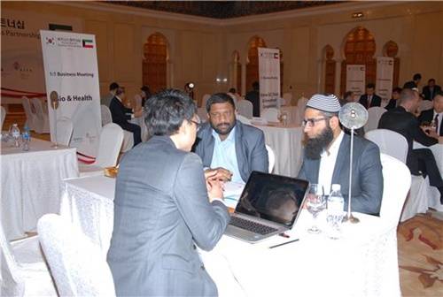 ▲ '한-쿠웨이트 비즈니스 포럼'에서 쿠웨이트 기업의 구매담당자와 국내 기업 관계자들이 1:1상담을 하고 있다. ⓒ코트라